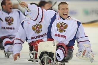 坐式冰球：俄罗斯胜美国