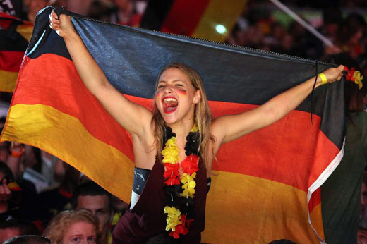 德国球迷庆祝球队晋级决赛