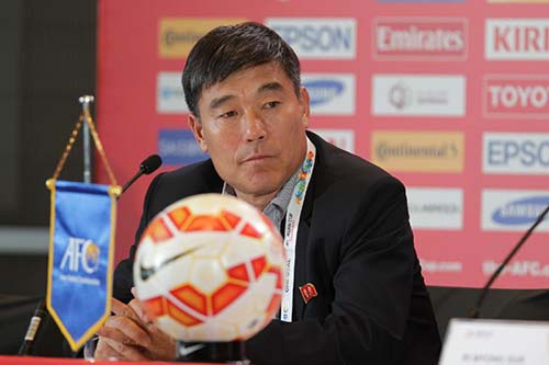 亚洲杯：朝鲜队主教练出席赛前新闻发布会