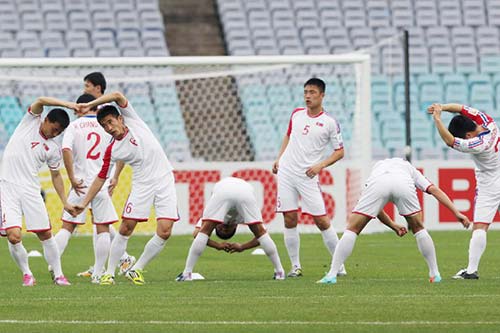 亚洲杯：朝鲜队进行赛前训练