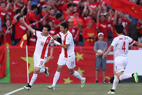 亚洲杯:国足2-1朝鲜三战全胜晋级 8强战碰澳大利亚