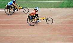 全国残运会：轮椅竞速残奥冠军的“包圆”梦