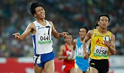 青运会-王嘉男轻松收获跳远金牌 刘洪亮创个人最佳万米夺冠