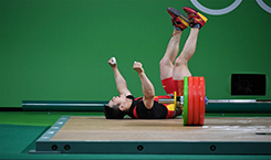 快讯：石智勇获男子举重69公斤级金牌