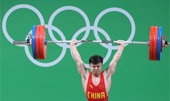 快讯：中国选手龙清泉夺得男子举重56公斤级金牌