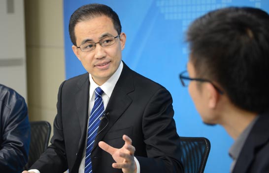 高波与主持人交流