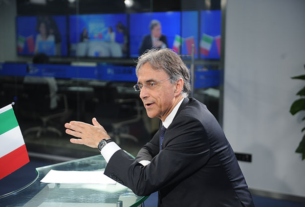 文化交流是一个非常长远的一项事业，需要付出更多努力