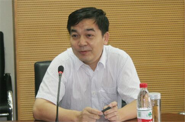 河长制是依据现行法律法规，以问题为导向，落实地方党政领导河湖管理保护主体责任的一项制度创新。通俗的讲，就是每条河流都有了责任人，每条河流都有人管。