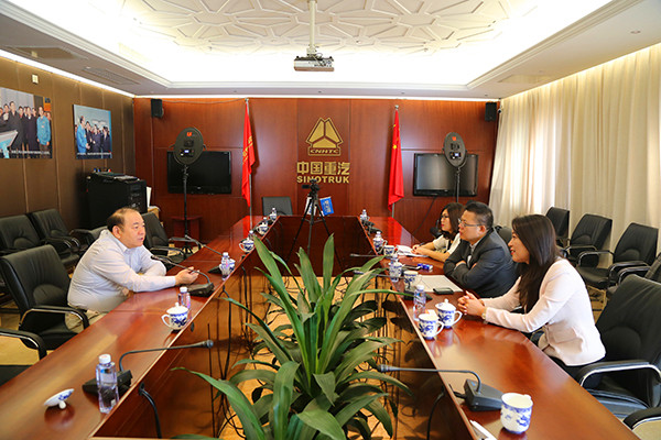 新旧动能转换，推动企业再发展，实施三大宏伟工程。