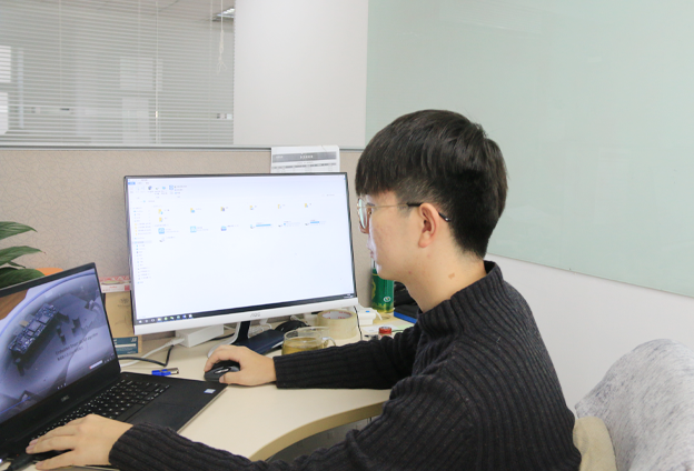 请你描绘一幅画，在互联网创新下，人工智能会怎样渗透到我们的生活中去？