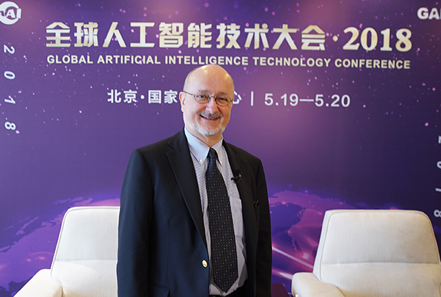 未来机器翻译的研究方向之一，是开发出一个针对场景自适应的技术，用神经网络来解决不同场景间的翻译。除此之外，我们还在致力研究能够实现多重语言翻译功能的新技术。