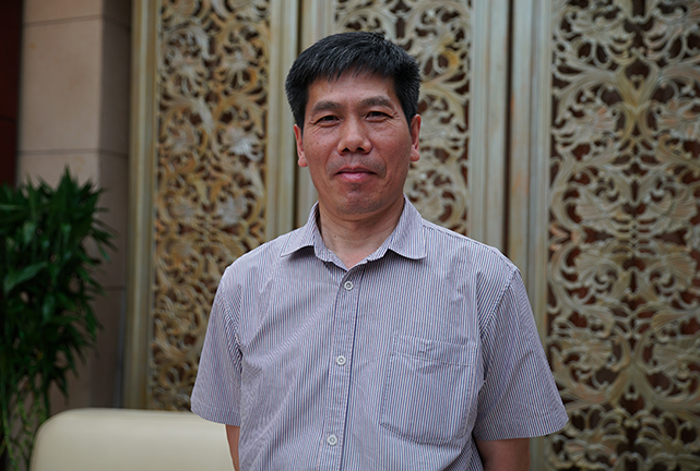 我觉得，科技工作者在社会上的地位有明显提升，也越来越受人尊重。