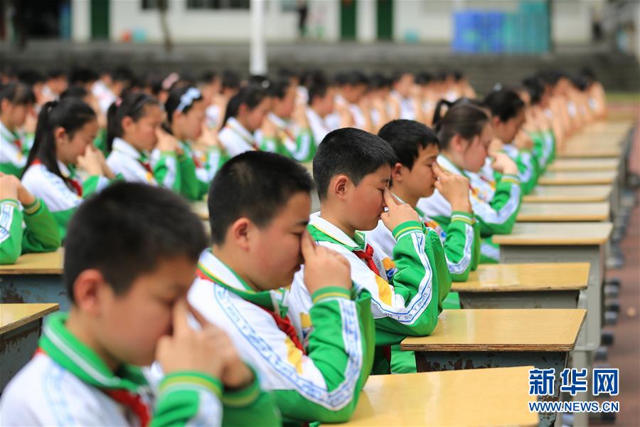 主要看是不是有弱视