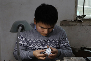 90后锔瓷匠人徐文华：创造缺憾之美