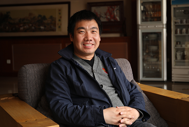 富勒烯的笼状结构可以很好地保护分子中电子自旋的量子相干特性。