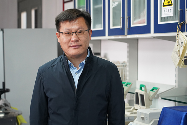 药用真菌通常是指具有药用价值、能够形成子实体的大型真菌，主要是担子菌和子囊菌。