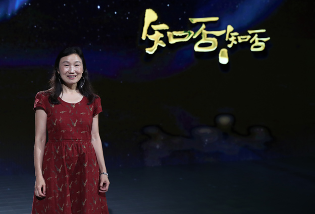 儿童在每个年龄阶段有其发展的独特性和差异性，在这些复杂因素构成的基础上，很难说哪一种方式就一定是对的，哪一个就是不对的。