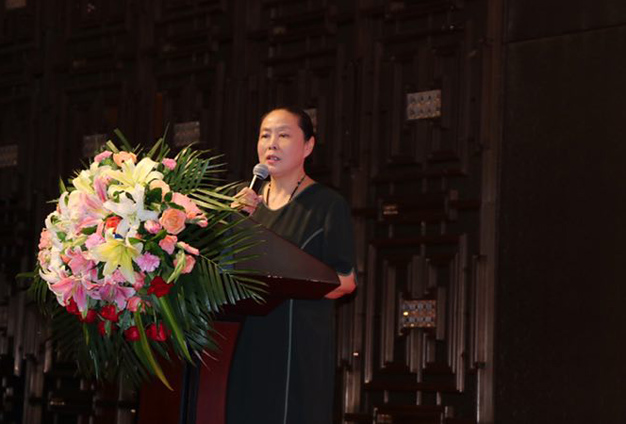 用最细腻的方式和完美的艺术处理来展现他的人物形象