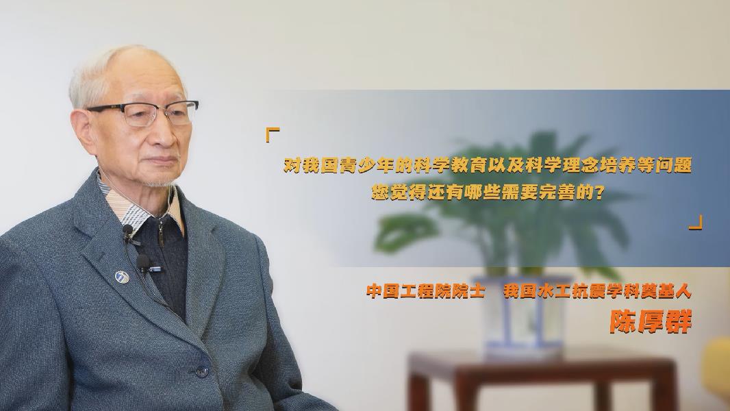 应该加大对科学精神的培育。一个是要探索，一个是要实践。