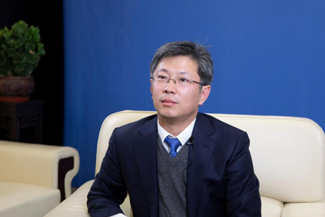 尊重客观规律，注重科学服务。