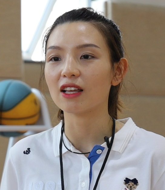 体育老师很辛苦 但是很值得