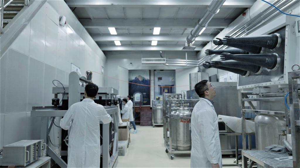 新华全媒+丨什么是暗物质?科学家们为何选择在深地仰望星空?