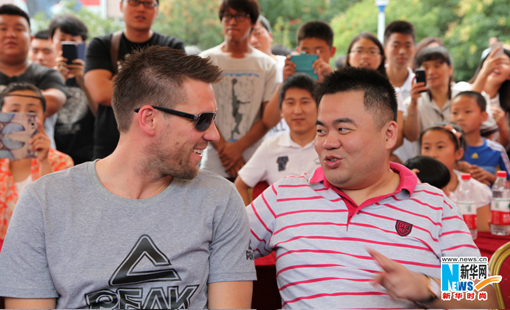 尤德里中国行开展"匹克有爱"慈善捐赠活动