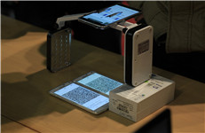 数据传输命题选手利用支架进行传输