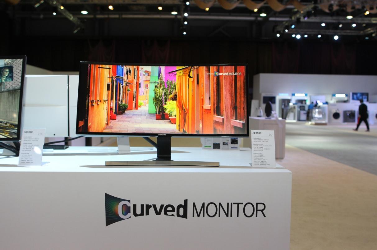 拥有全球最大曲率三星曲境SE790C