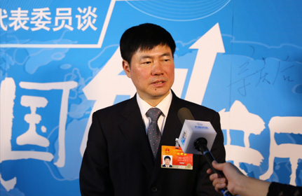 “我们要进行自贸区的体制机制的创新，也就是先行先试的一些实验。”