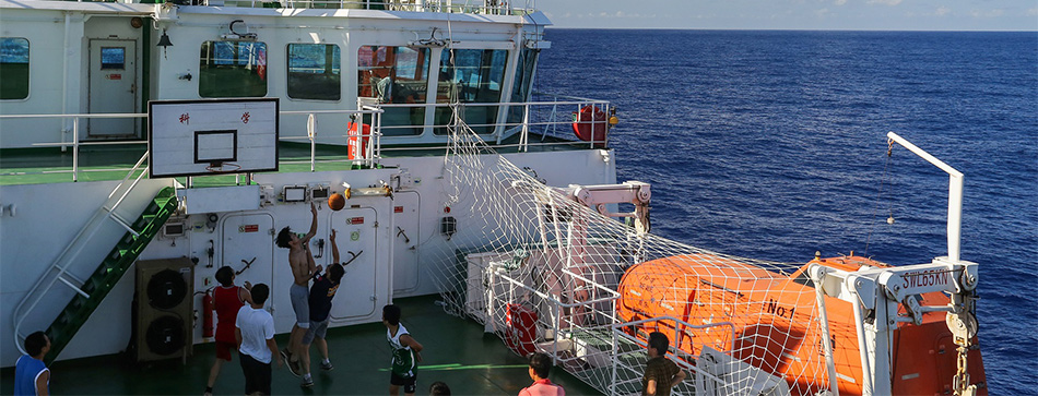 &ldquo;科学&rdquo;号上演决战西太&ldquo;之巅&rdquo;(组图)