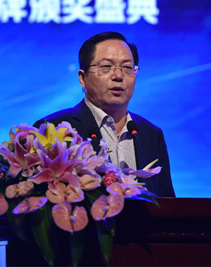 经济学家、中国人民银行研究局研究员邹平座