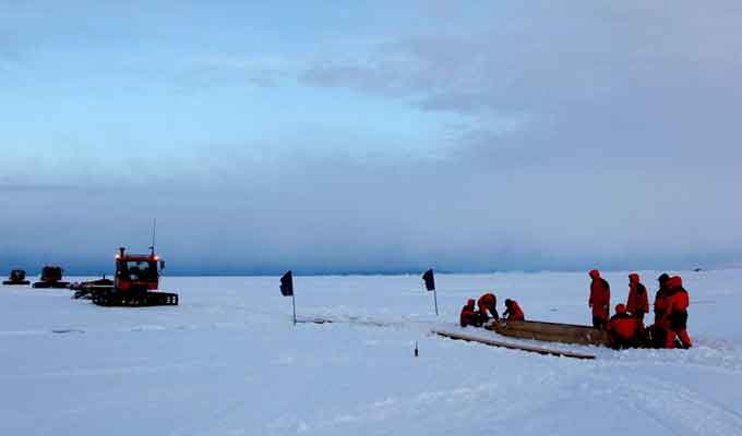 第32次南極科考：冰上“架橋”(高清)