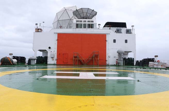 跟随雪龙一路向北:北极科考队和他们的“移动城堡”