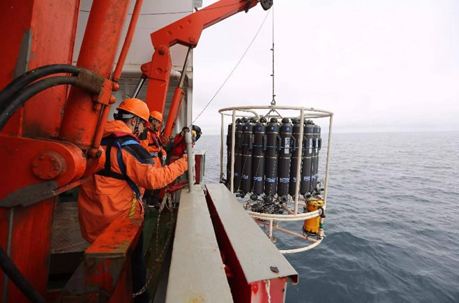 中国第七次北极科考开始作业(组图)