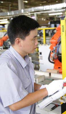 业精于勤 行成于思&mdash;记海尔集团首席技师崔惠峰