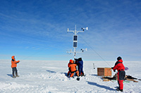 中国南极科考昆仑站队抵达海拔4087米站点