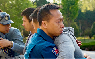 致奔走他鄉的戰友：兄弟別哭，我不過是換了個戰位