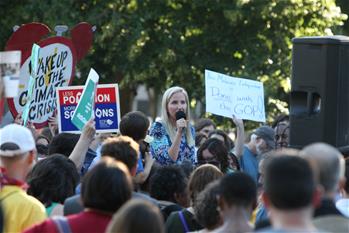 美宣布退出《巴黎協定》 民眾在白宮外抗議
