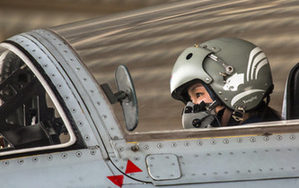 雷霆玫瑰馭&ldquo;飛豹&rdquo;衝天