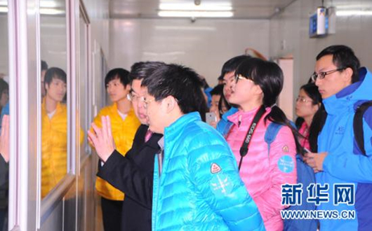 “大学生社会责任中国行”走进扬州完美工厂