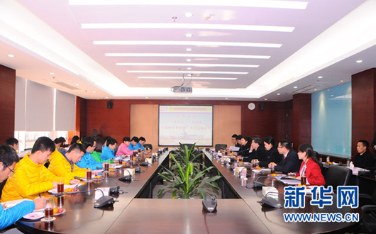 “大学生社会责任中国行”走进扬州完美工厂