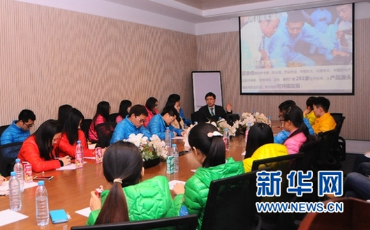 “大学生社会责任中国行”走进蒙牛工厂