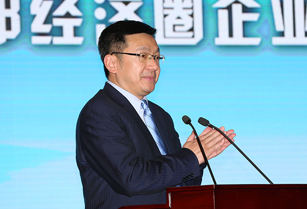 首都企业家俱乐部主任王兵主持论坛