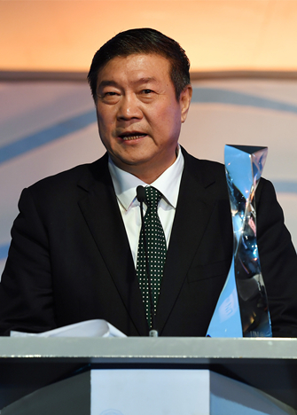 让更多沙漠"长出"绿色财富 访亿利资源集团董事长王文彪