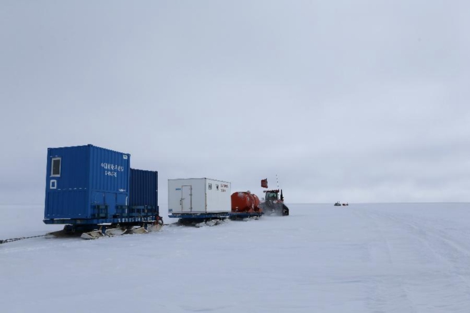 中國南極科考隊兩支內陸小分隊順利“會師”