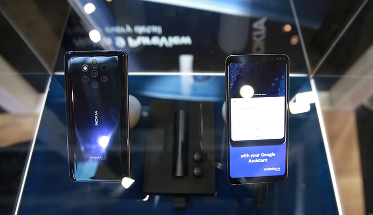 各终端厂商携新机亮相世界移动通信大会