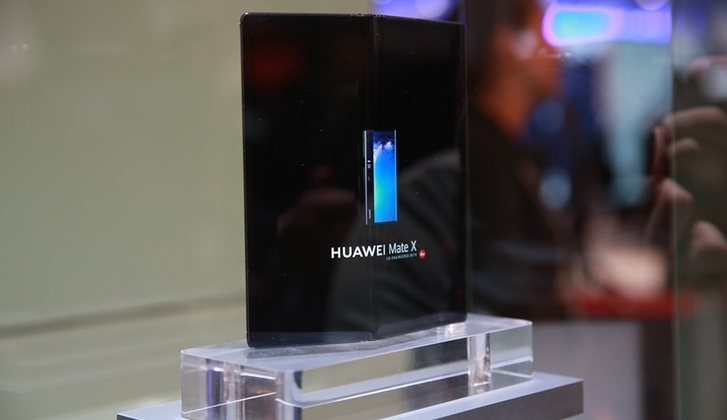 折叠屏闪耀世界通信移动大会