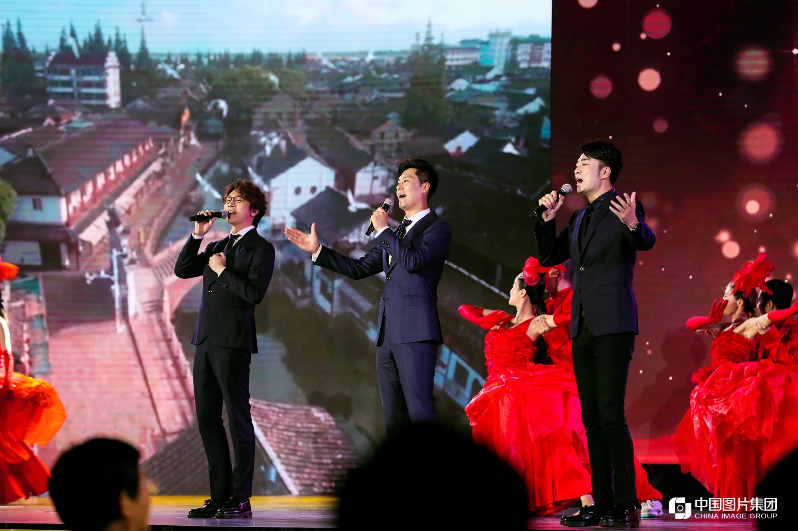 力量之声领唱《我和我的祖国》（官方摄影：中国图片集团）