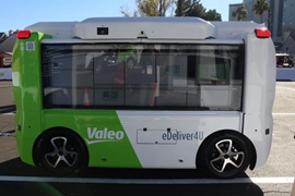 法雷奥展出美团定制版无人配送车